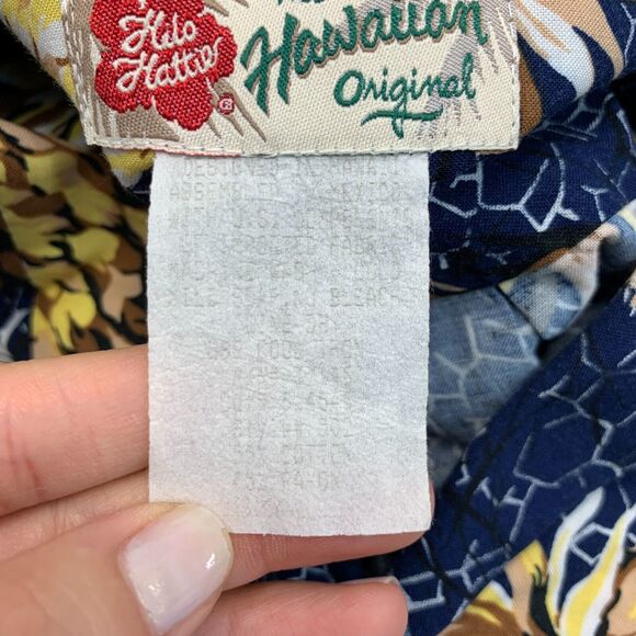 Vintage Hilo Hattie Hawaiian Shirt Mens M Navy Golden Pineapple Short Sleeve - Picture 8 of 10